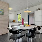 Three-bedroom In Holiday home *