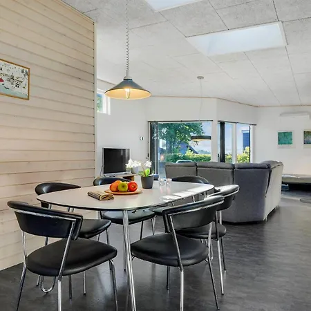 Three-bedroom In Holiday home *