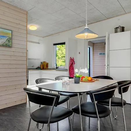Three-bedroom In Holiday home *